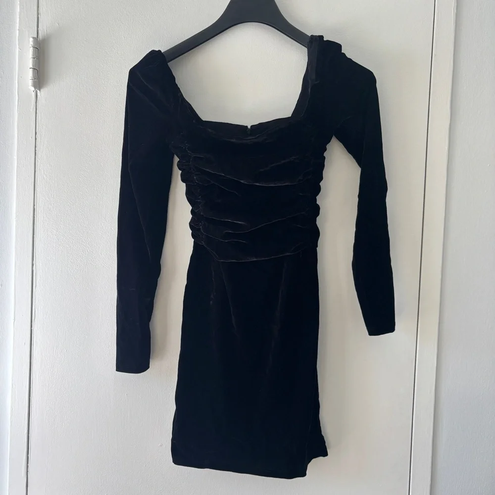 New With Tags Sezane Black Velvet Djoy Dress Dress - Size 34 - Picture 2 of 10